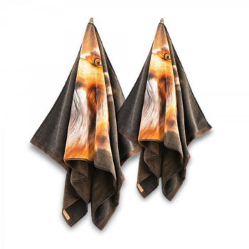 ręcznik Lis brązowy - widok ręcznika zawieszonego na wieszaku