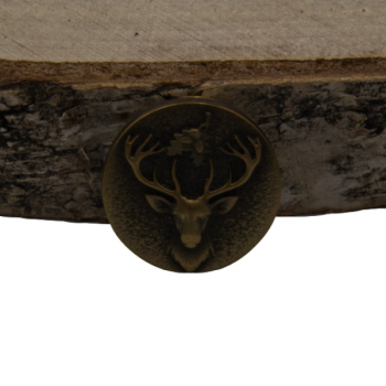 Przypinka myśliwska - Byk z liściem dębu na tle kory