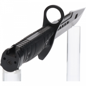 Rękojeść noża bagnetu z pierścieniem taktycznym, widok od góry na czarny chwyt