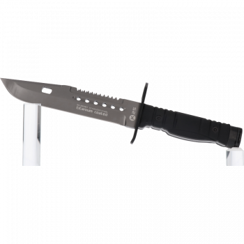 Nóż bagnet, widok boczny z ząbkowaną grzbietową krawędzią i osłoną dłoni na białym tle