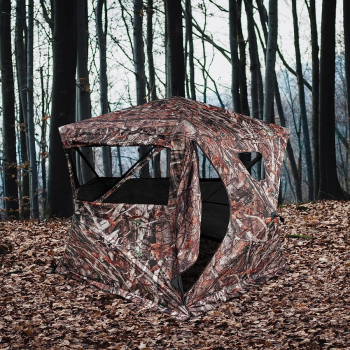 Czatownia namiot myśliwski CAMO widok z zewnątrz od przodu w lesie