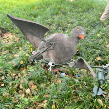 Karuzela na grzywacze z 2 bałwankami zbliżenie na bałwanka