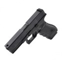 Pistolet wiatrówka Glock 17 gen 4. widok pod kątem w pozycji pochylonej